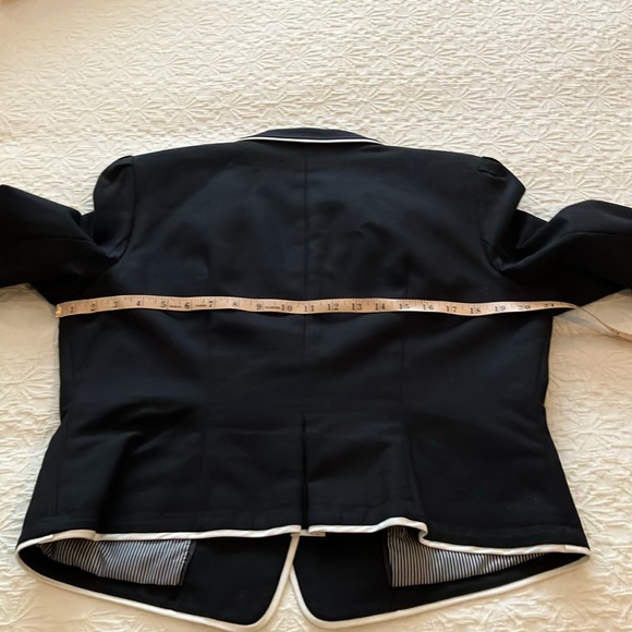 Fabulous black blazer w/white piping and B&W striped lining & fabulous detail. - Picture 15 of 16